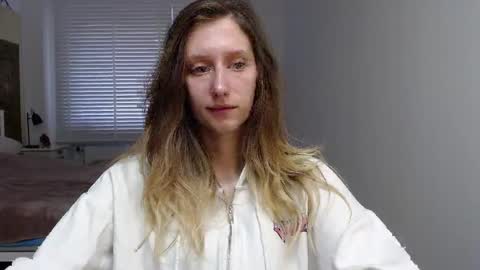 Snapshot of luna_xsensual chatting on October 6, 2025, 5:27 am L U N A  online show from October 6, 2025, 5:27 am