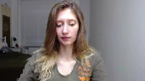 Snapshot of luna_xsensual chatting on October 17, 2025, 5:43 am L U N A  online show from October 17, 2025, 5:43 am