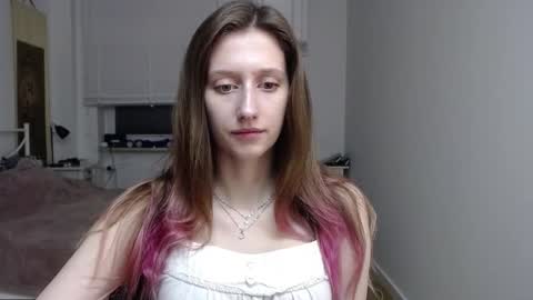 L U N A  online show from December 17, 2025, 6:30 am