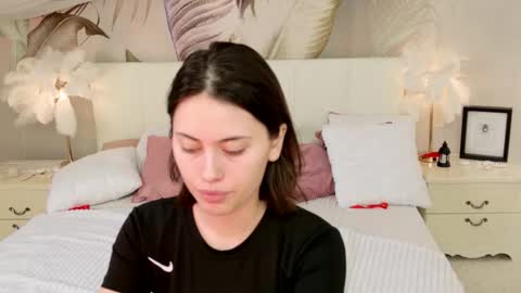 Luna online show from March 29, 2026, 2:06 pm