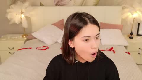 Luna online show from April 13, 2026, 2:22 pm