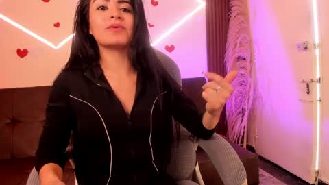 Snapshot of lunaa_lynch chatting on May 4, 2026, 9:33 pm Luna online show from May 4, 2026, 9:33 pm