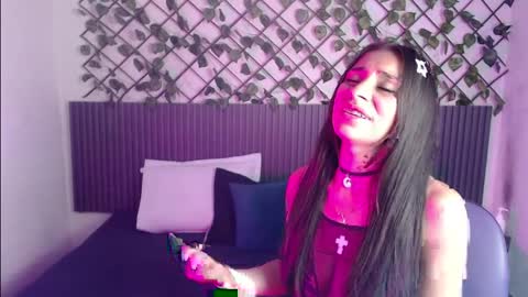 lunaaa_07 online show from April 9, 2026, 4:23 am