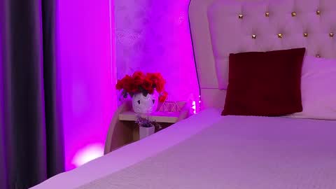 Snapshot of lunababe_ chatting on May 7, 2026, 10:53 am lunababe_ online show from May 7, 2026, 10:53 am