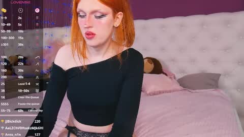 Luna give me a thumbs up please online show from April 6, 2026, 9:16 pm