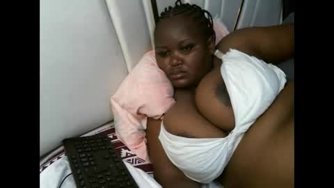 lunabloom01 online show from December 15, 2025, 1:21 am