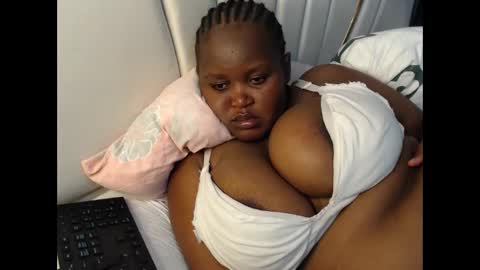 Snapshot of lunabloom01 chatting on January 31, 2026, 9:13 pm lunabloom01 online show from January 31, 2026, 9:13 pm