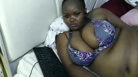 Snapshot of lunabloom01 chatting on March 11, 2026, 12:22 pm lunabloom01 online show from March 11, 2026, 12:22 pm