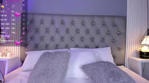 Luna  online show from April 9, 2026, 5:07 pm