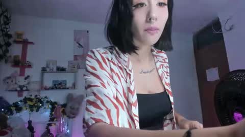 lunacristal_moon online show from December 7, 2024, 11:23 pm