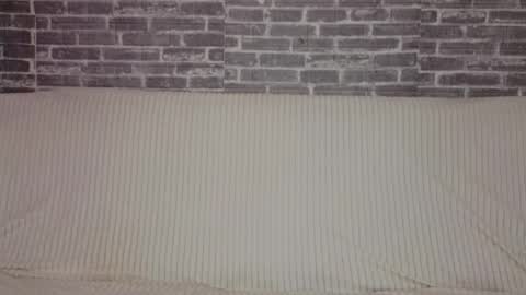 lunacurlys online show from April 15, 2026, 12:45 pm