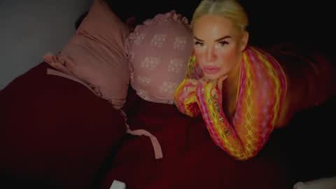 Luna Daddys Girl online show from April 14, 2026, 1:33 am