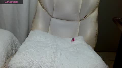 Snapshot of lunadread chatting on October 9, 2025, 5:16 am Luna Dread online show from October 9, 2025, 5:16 am