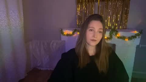 Snapshot of lunafeather chatting on December 19, 2025, 6:04 pm lunafeather online show from December 19, 2025, 6:04 pm