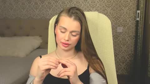 Snapshot of lunafox__ chatting on February 20, 2026, 12:05 pm Sophie online show from February 20, 2026, 12:05 pm