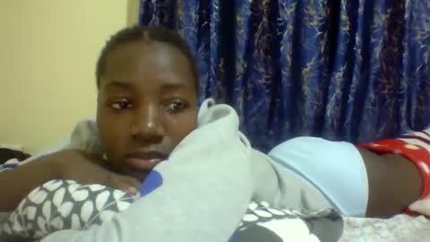 lunah_kitty online show from April 18, 2026, 2:37 am
