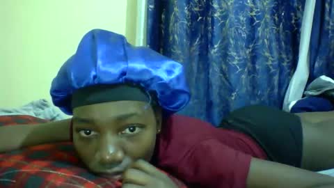 lunah_kitty online show from May 17, 2026, 12:19 am