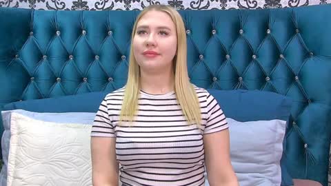 Snapshot of lunahouston chatting on December 20, 2024, 2:08 am LunaHouston online show from December 20, 2024, 2:08 am