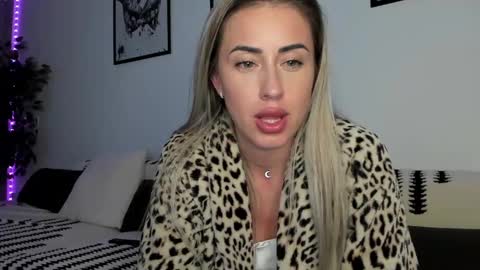 Laura online show from February 5, 2025, 10:33 pm