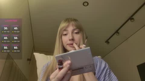 Luna online show from April 6, 2026, 1:03 am