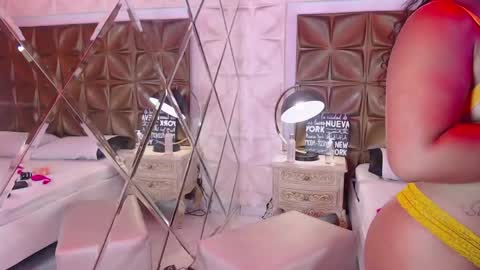 Luna  online show from April 11, 2026, 12:31 pm