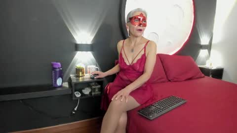 Snapshot of lunamisteriosa_ chatting on April 24, 2026, 10:07 am lunamisteriosa_ online show from April 24, 2026, 10:07 am