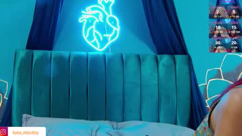 Luna online show from November 11, 2025, 7:58 pm