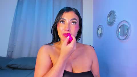 Luna  online show from March 12, 2025, 4:51 am