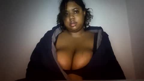 lunamoth00 online show from February 10, 2026, 12:20 pm