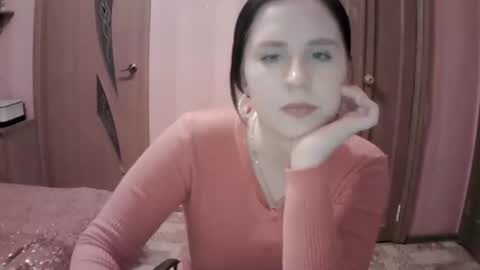 lunamystique_ online show from January 27, 2025, 4:43 pm