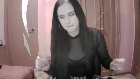 lunamystique_ online show from February 1, 2025, 2:13 pm