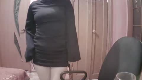 lunamystique_ online show from February 10, 2025, 11:02 pm