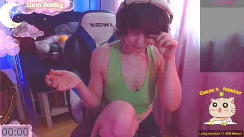 Luna online show from October 7, 2025, 12:35 pm