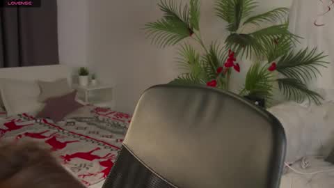 Snapshot of lunaolivia_ chatting on February 15, 2026, 1:20 pm lunaolivia_ online show from February 15, 2026, 1:20 pm