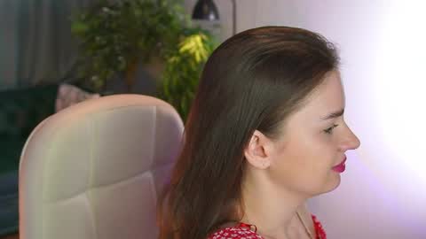 lunaolivia_ online show from April 29, 2026, 1:04 pm