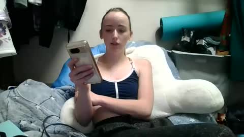 lunapixie2020 online show from December 10, 2024, 4:02 am