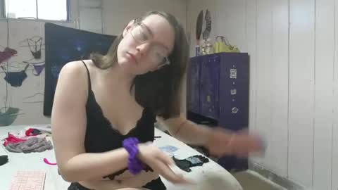 lunaquinn45 online show from March 2, 2025, 3:05 pm