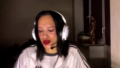 Luna online show from March 10, 2026, 2:33 pm