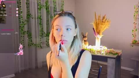 Kelly online show from December 14, 2025, 2:44 pm