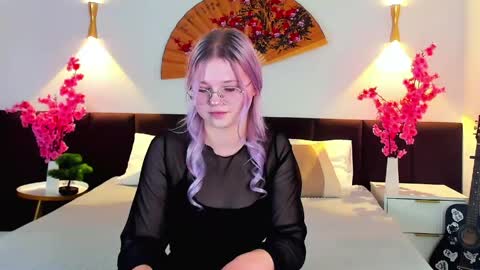 lunariafox online show from March 15, 2026, 2:23 pm