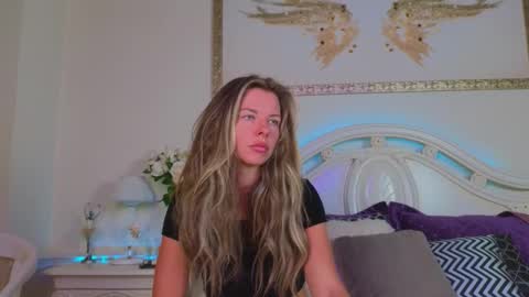 Luna Rishi online show from September 15, 2025, 11:43 am