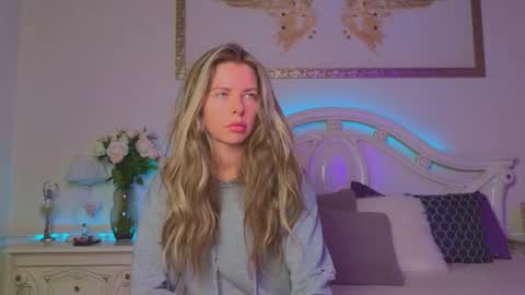 Luna Rishi online show from September 26, 2025, 11:47 am