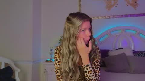 Luna Rishi online show from October 10, 2025, 11:53 am