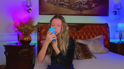 Luna Rishi online show from November 28, 2025, 6:27 am