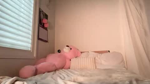 lunarose17 online show from March 3, 2026, 11:43 pm