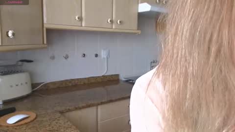 Snapshot of lunary_mix chatting on September 28, 2025, 10:31 am  Luna online show from September 28, 2025, 10:31 am