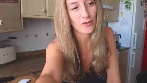 Snapshot of lunary_mix chatting on October 6, 2025, 9:29 am  Luna online show from October 6, 2025, 9:29 am