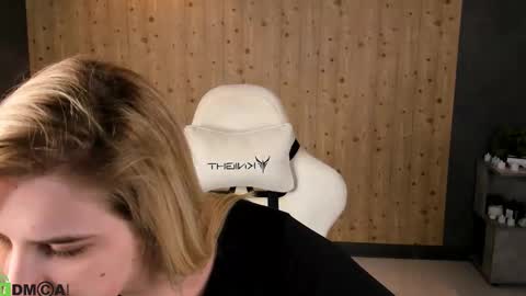 Snapshot of lunasshine chatting on February 6, 2026, 4:17 am LunasShine online show from February 6, 2026, 4:17 am