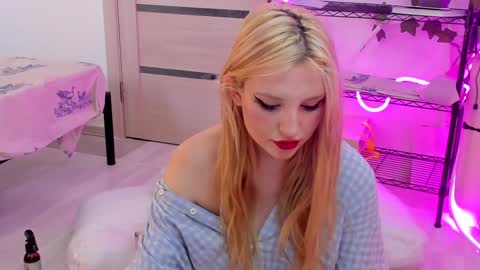 Kate online show from January 12, 2025, 6:49 am