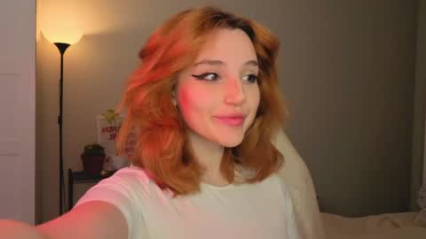 Snapshot of lunatale chatting on April 20, 2026, 10:18 am Kate online show from April 20, 2026, 10:18 am